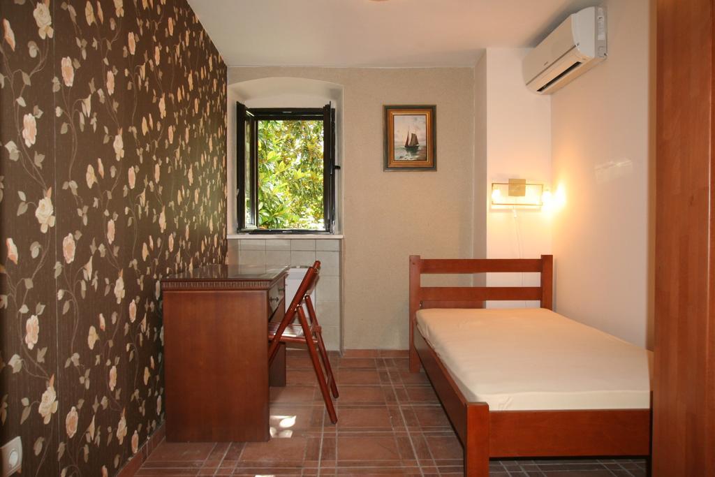 Holiday Home Ametist Котор Екстер'єр фото